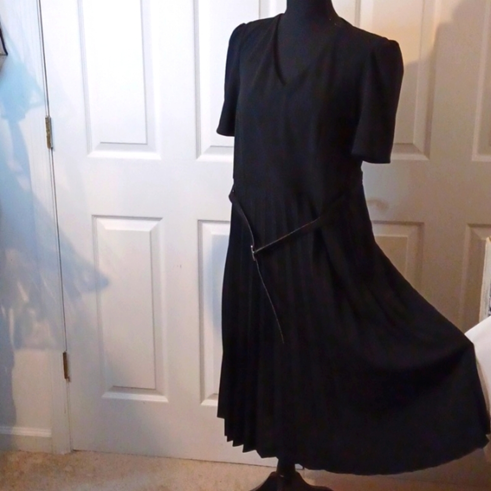 D10-👌- Allegra K Black Dress w/pleated Skirt - sz Lg